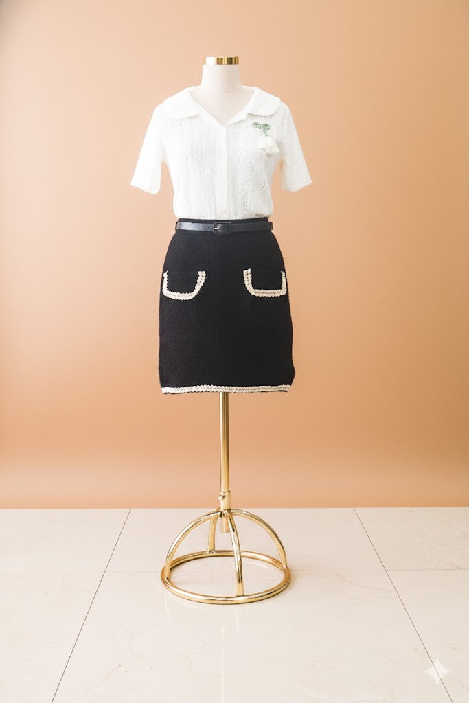 Ivory Eyelet Collar Knit Top!