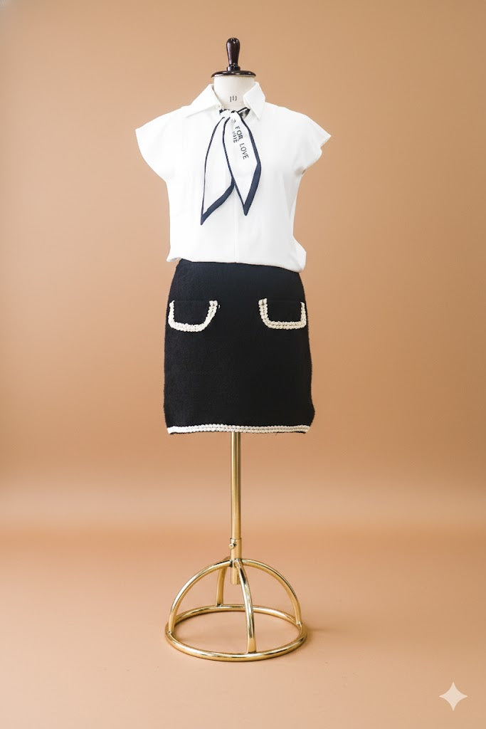 Monochrome Sleek Neck-Tie Blouse!